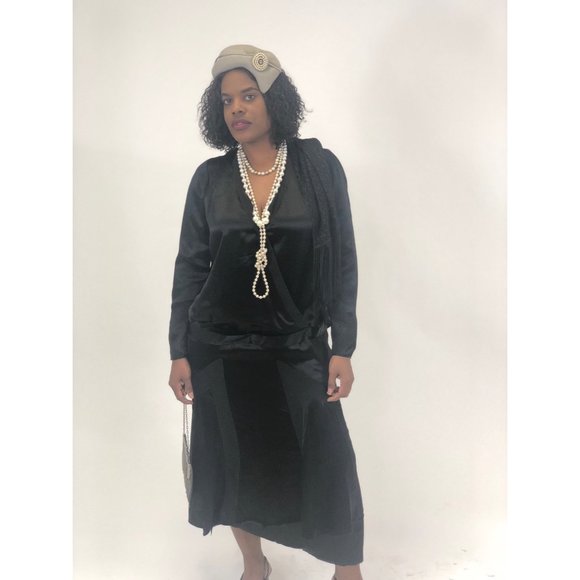 Antique 1920's Drop Waist Black Flapper dress: M-L